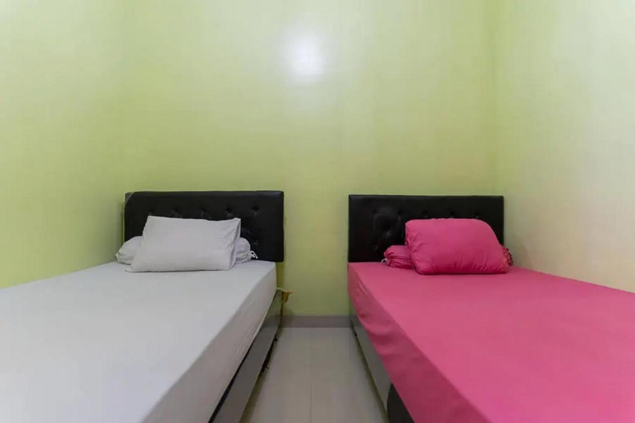Kostawira Syariah Bintaro Mitra Reddoorz Hotel Mencil Exterior photo