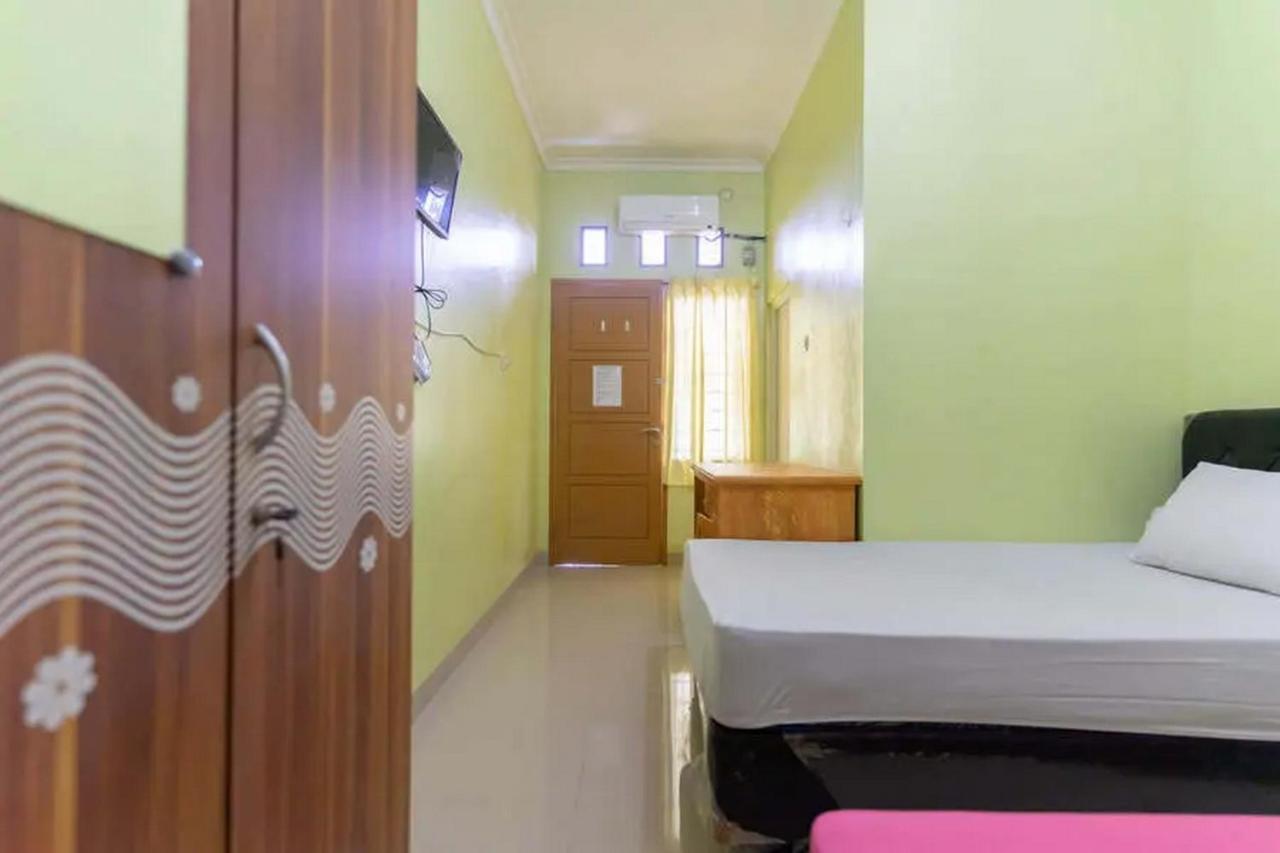 Kostawira Syariah Bintaro Mitra Reddoorz Hotel Mencil Exterior photo