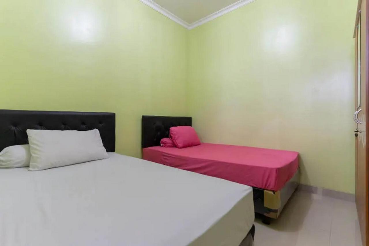 Kostawira Syariah Bintaro Mitra Reddoorz Hotel Mencil Exterior photo