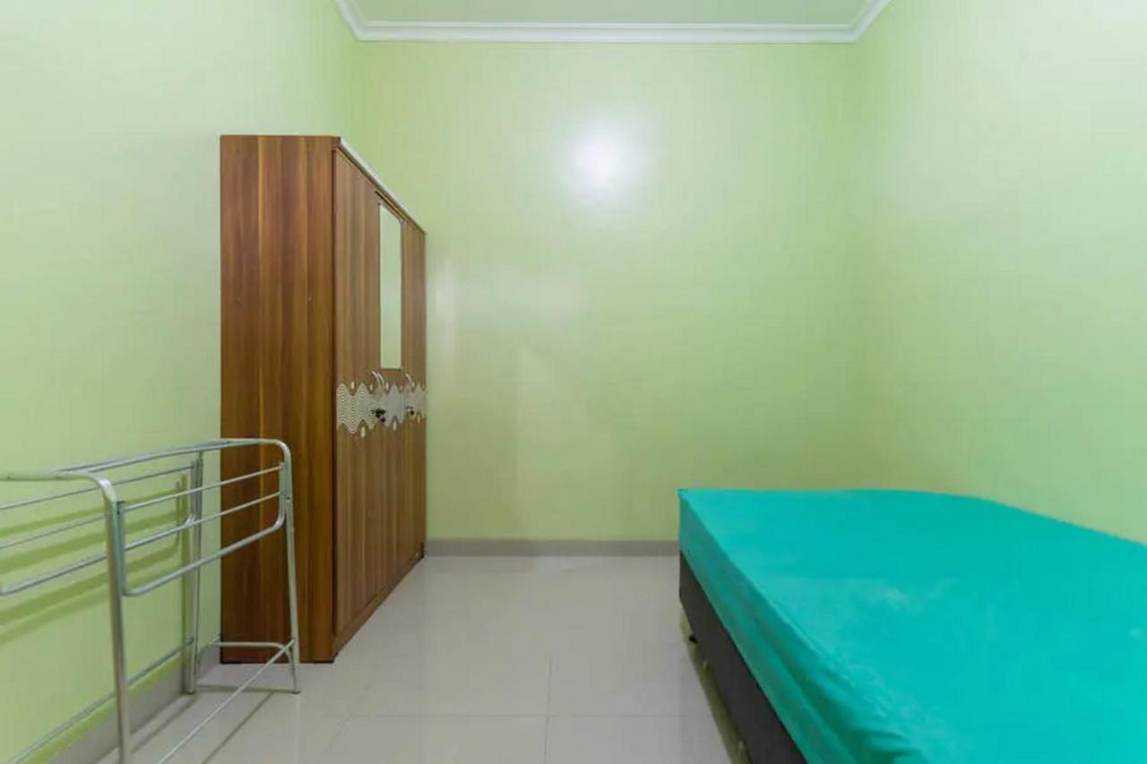 Kostawira Syariah Bintaro Mitra Reddoorz Hotel Mencil Exterior photo