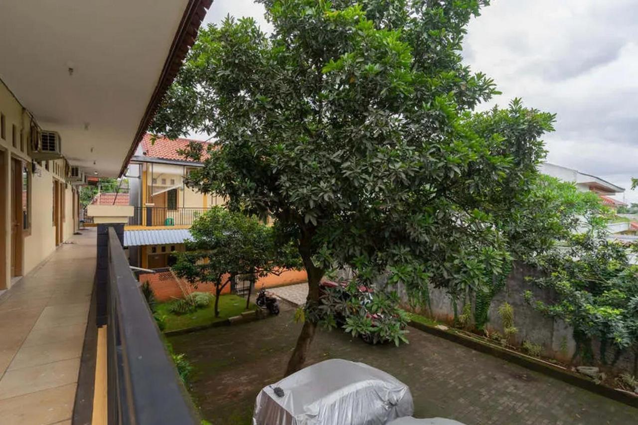 Kostawira Syariah Bintaro Mitra Reddoorz Hotel Mencil Exterior photo