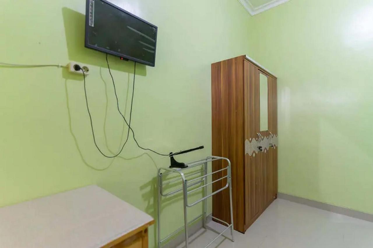 Kostawira Syariah Bintaro Mitra Reddoorz Hotel Mencil Exterior photo