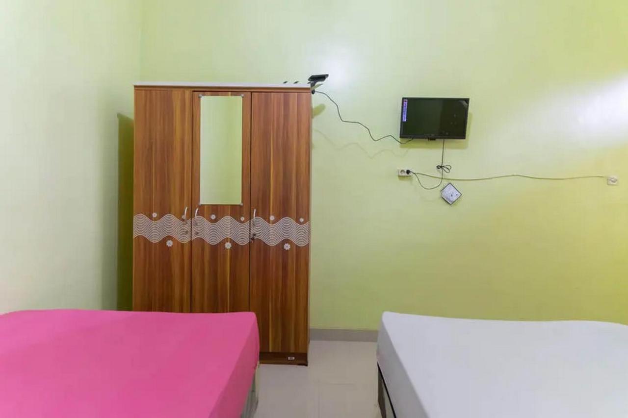 Kostawira Syariah Bintaro Mitra Reddoorz Hotel Mencil Exterior photo