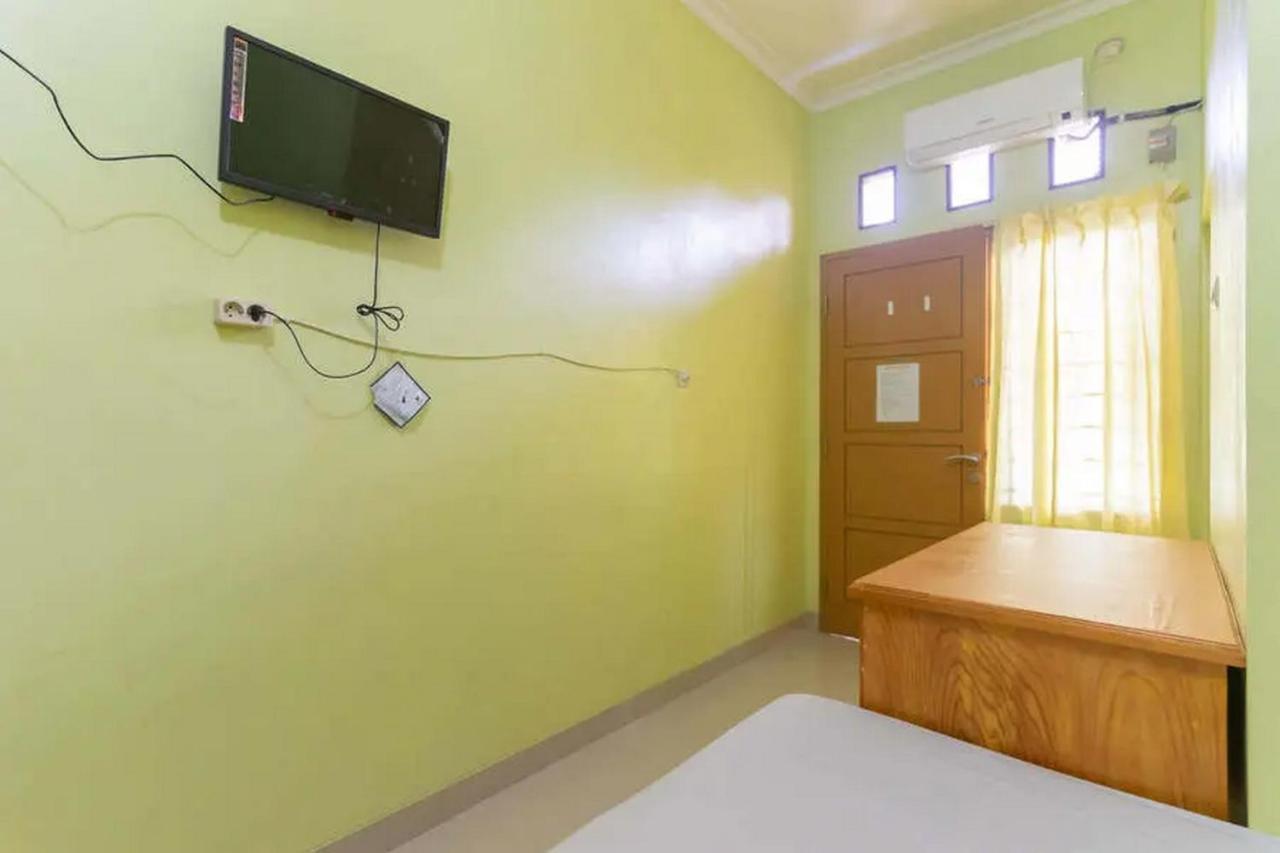 Kostawira Syariah Bintaro Mitra Reddoorz Hotel Mencil Exterior photo
