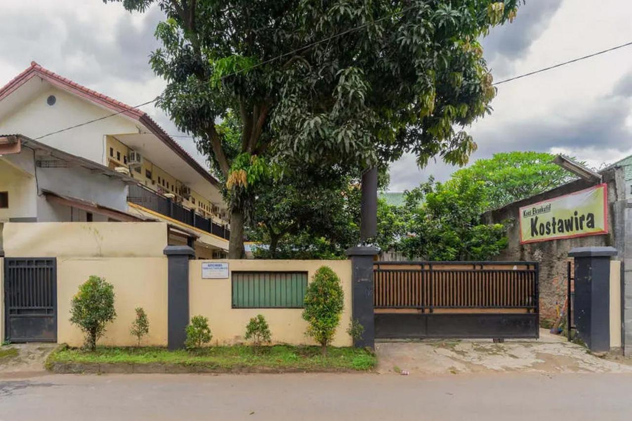 Kostawira Syariah Bintaro Mitra Reddoorz Hotel Mencil Exterior photo