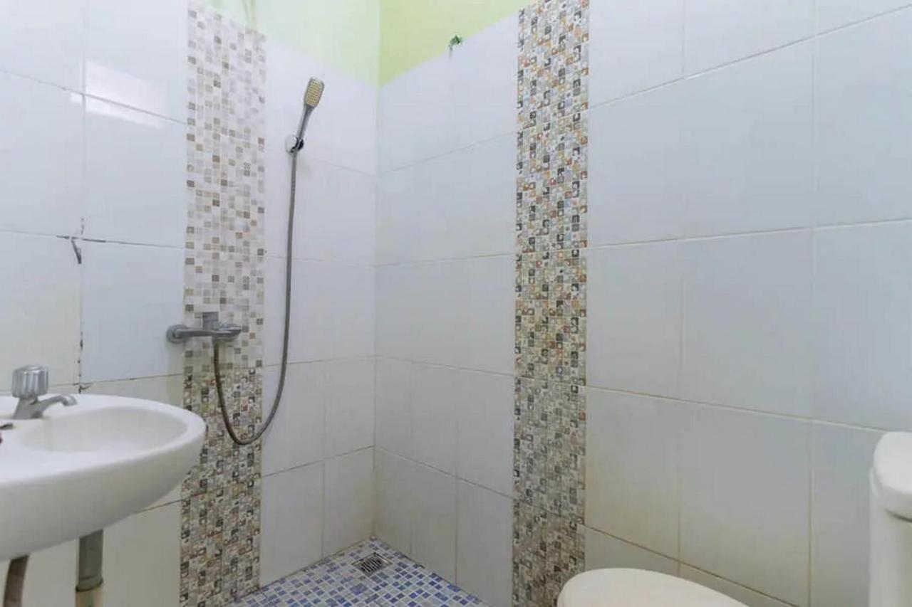 Kostawira Syariah Bintaro Mitra Reddoorz Hotel Mencil Exterior photo