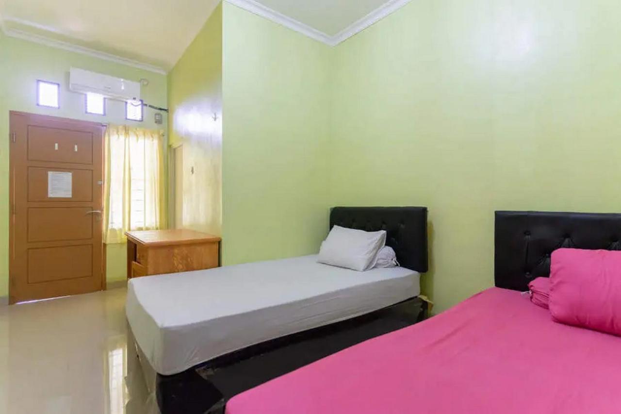 Kostawira Syariah Bintaro Mitra Reddoorz Hotel Mencil Exterior photo